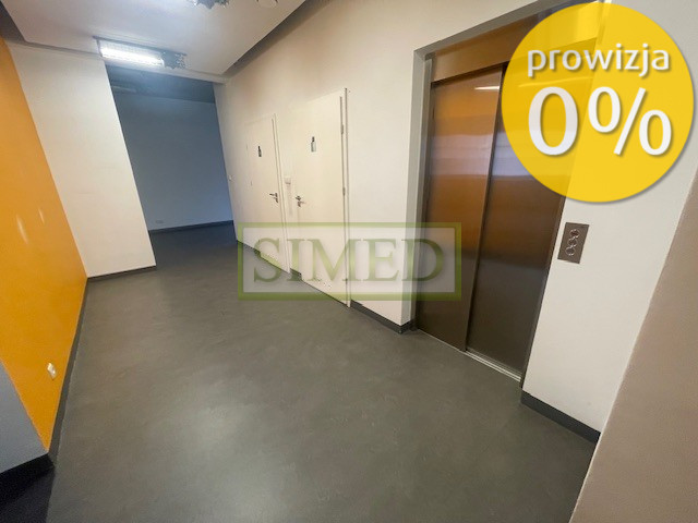 Przedwojenna zadbana kamienica biurowa, recepcja