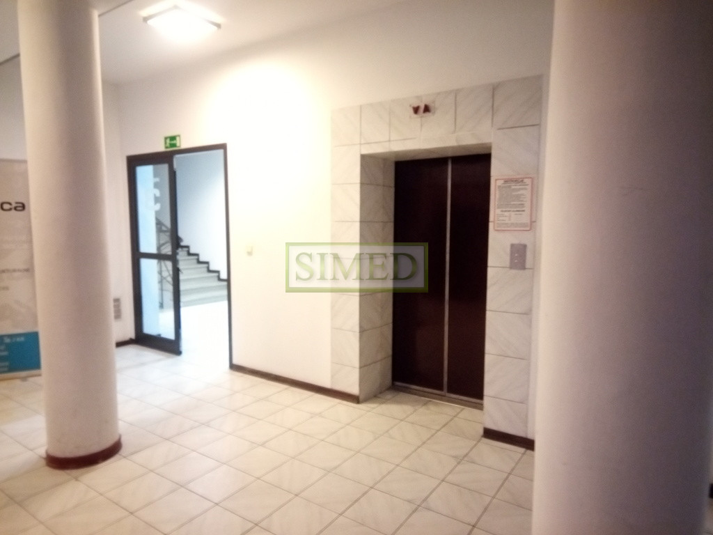 Dostęp 24h  , parking , recepcja , ochrona Wola