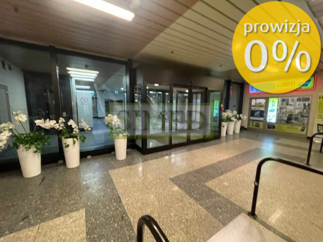 Mały punkt handlowo usługowy w Centrum Warszawy